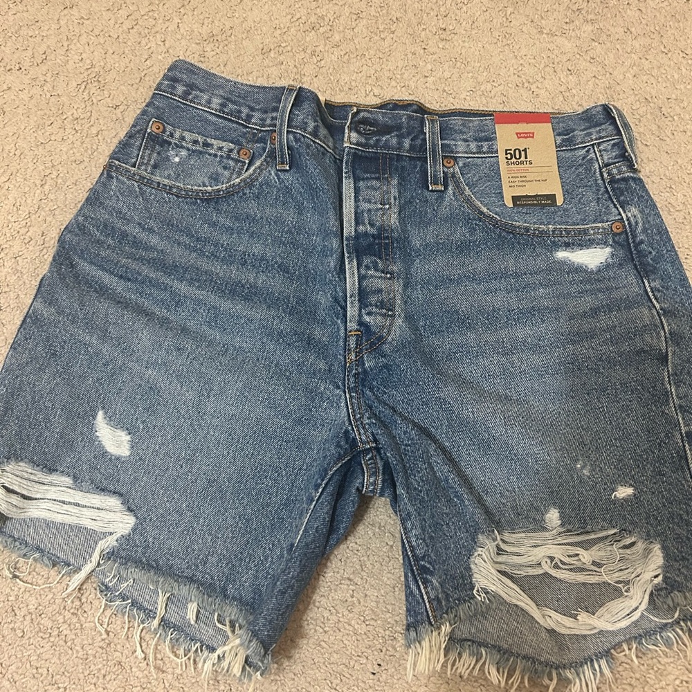 Levi’s 501 mid shorts size 32